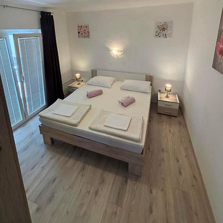 Apartments Lota Стариград-Пакленица Екстериор снимка