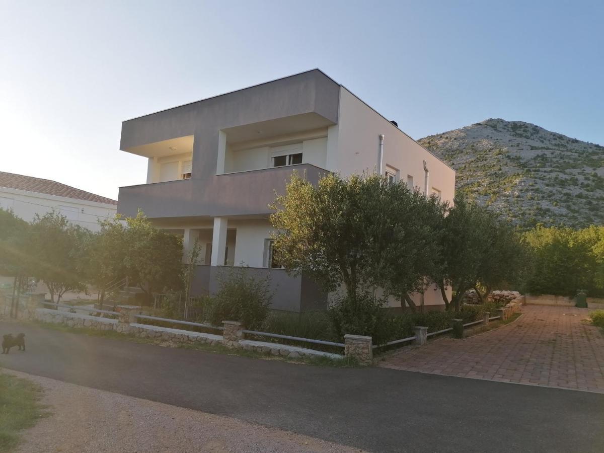 Apartments Lota Стариград-Пакленица Екстериор снимка
