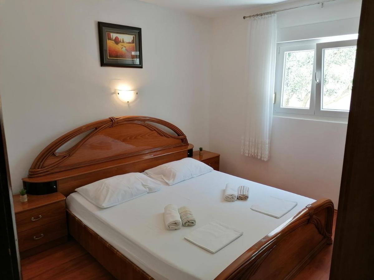 Apartments Lota Стариград-Пакленица Екстериор снимка