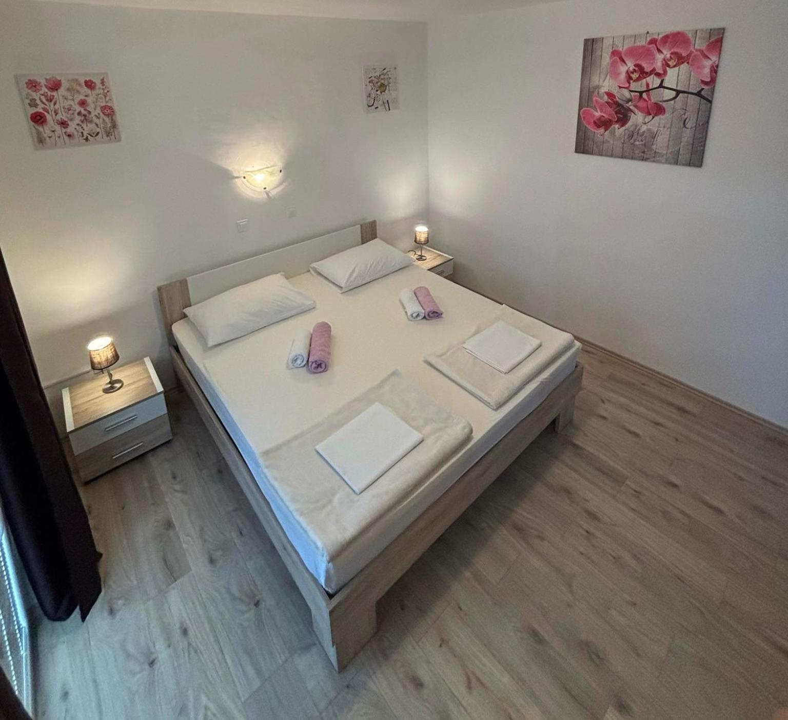 Apartments Lota Стариград-Пакленица Екстериор снимка
