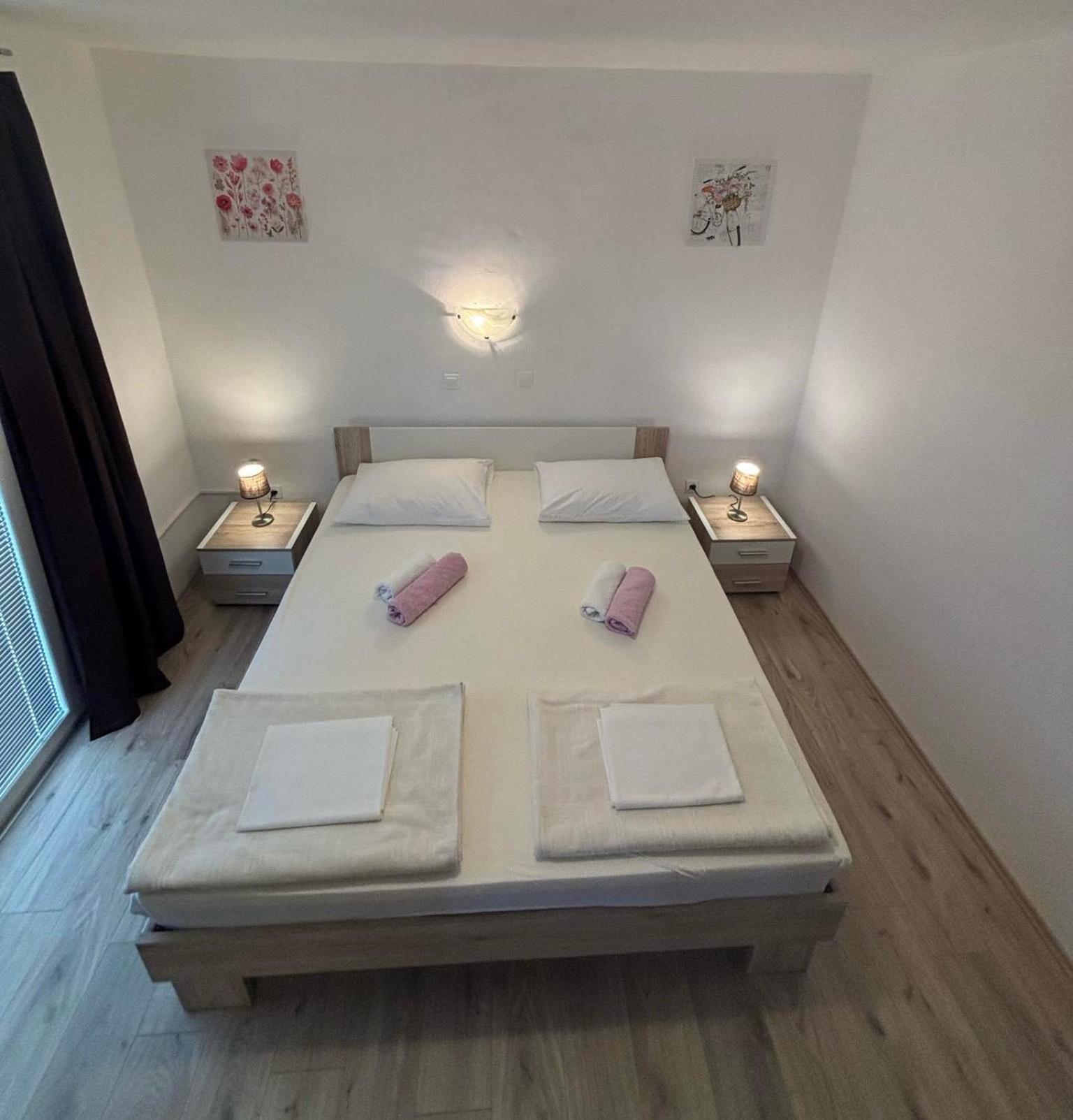 Apartments Lota Стариград-Пакленица Екстериор снимка