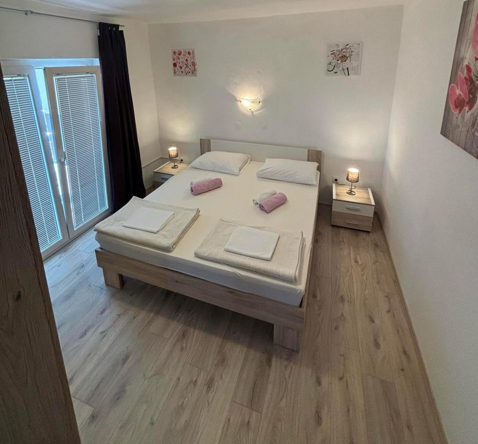 Apartments Lota Стариград-Пакленица Екстериор снимка