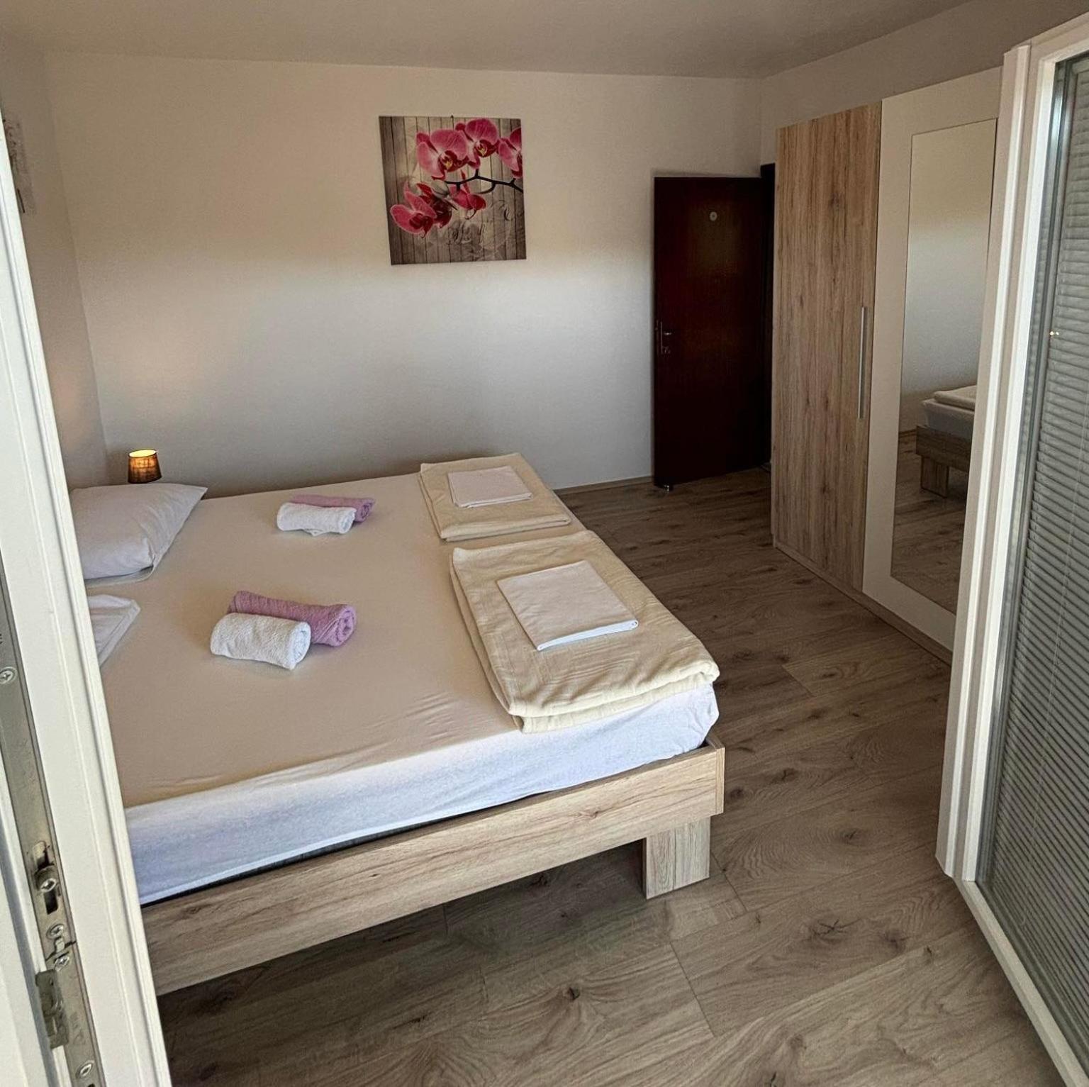 Apartments Lota Стариград-Пакленица Екстериор снимка