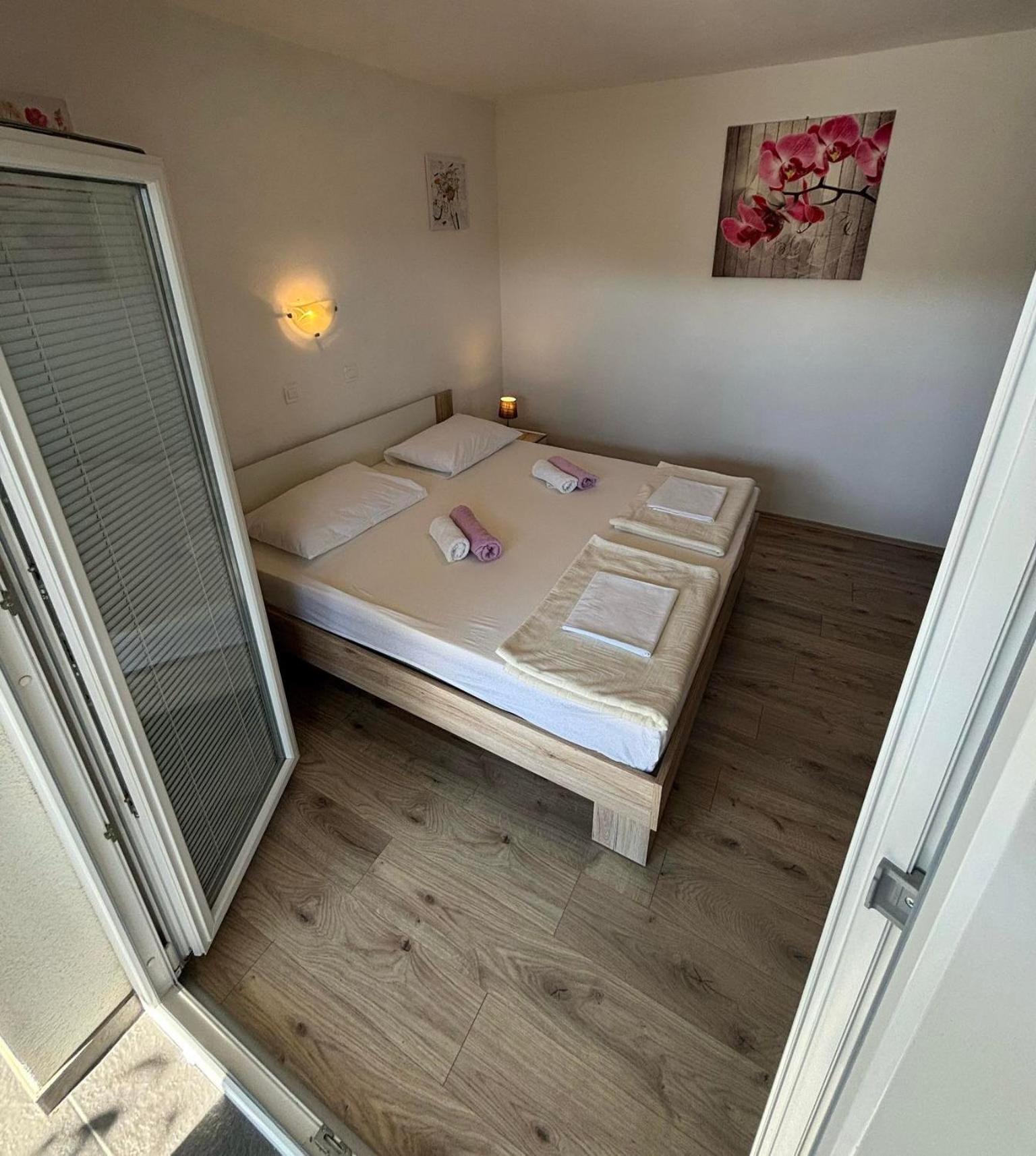 Apartments Lota Стариград-Пакленица Екстериор снимка